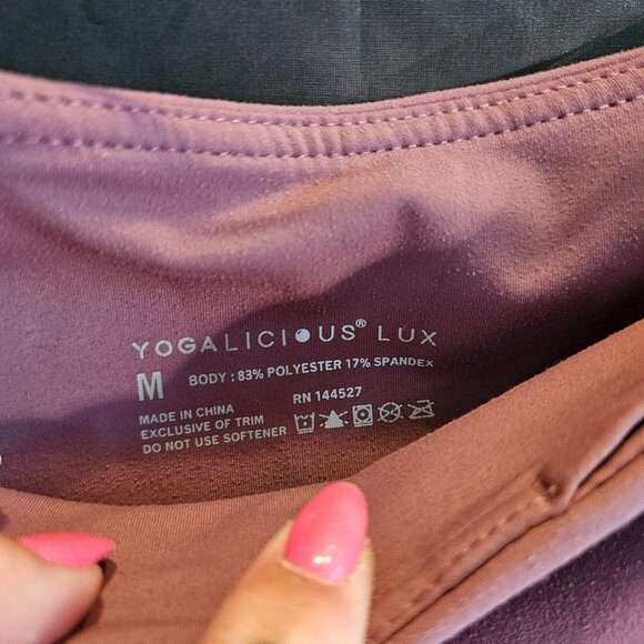 Yogalicious Lux yoga shorts. Size M - Picture 3 of 4